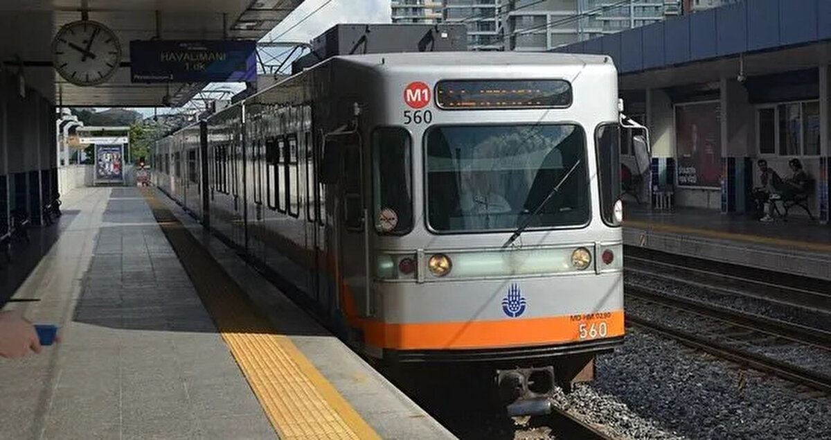 Seferler nereden nereye yapılacak?<br><br>Metro İstanbul’un açıklamasına göre, M1A hattında seferler Yenikapı ile Yenibosna istasyonları arasında düzenlenecek. DTM ve Atatürk Havalimanı duraklarında tren durmayacak. Bu nedenle bu bölgeleri kullanacak yolcuların alternatif ulaşım yöntemlerini tercih etmeleri öneriliyor.
