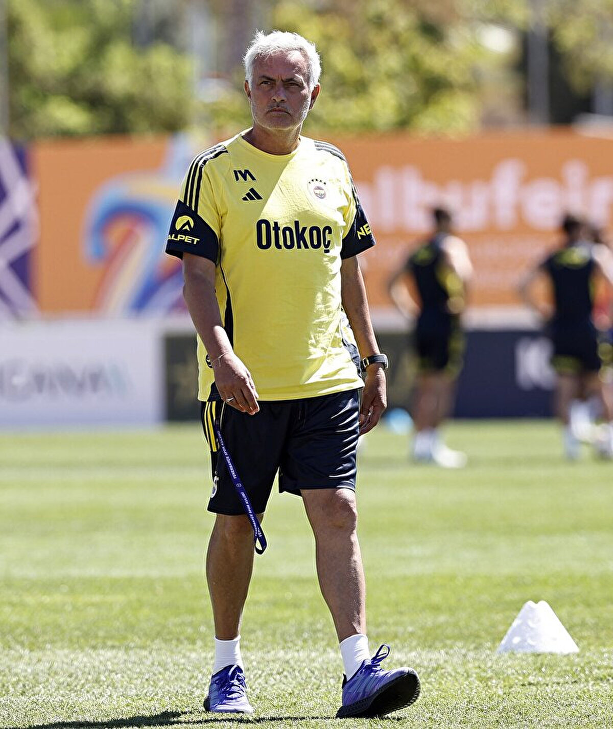 Jose Mourinho'nun Orkun Kökçü'yle ilgili bu sözleri Beşiktaşlı taraftarların tepkisini çekti. Siyah beyazlı taraftarlar sosyal medya hesabından Portekizli teknik adamı eleştiren yorumlarda bulundu.<br><br><br>