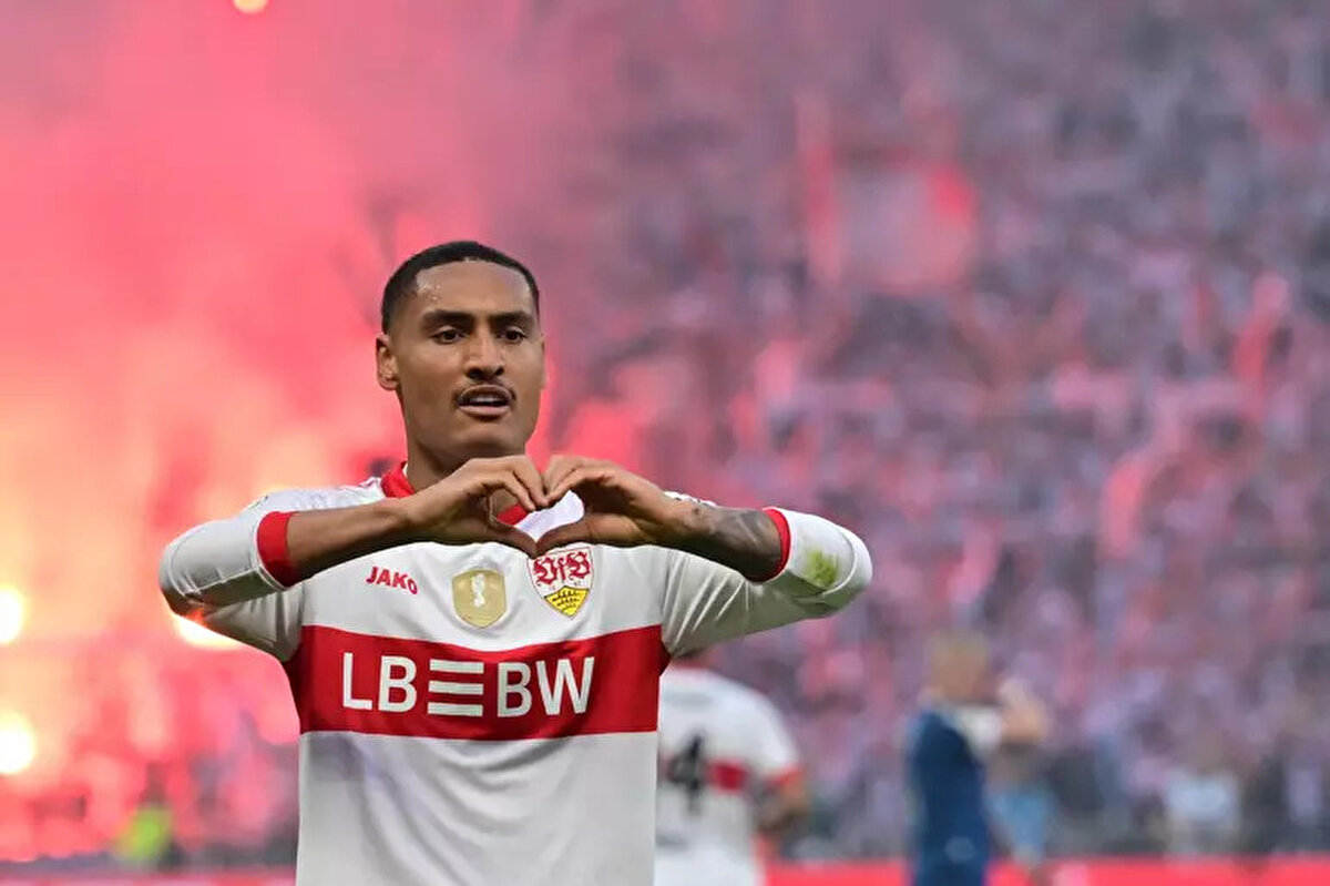 Millot, ardından sırasıyla FC Chartres ve FC Drouais altyapılarında forma giydi. 2017 yılında AS Monaco'nun altyapısına transfer oldu ve Fransız ekibiyle profesyonel sözleşme imzaladı.<br><br><br>