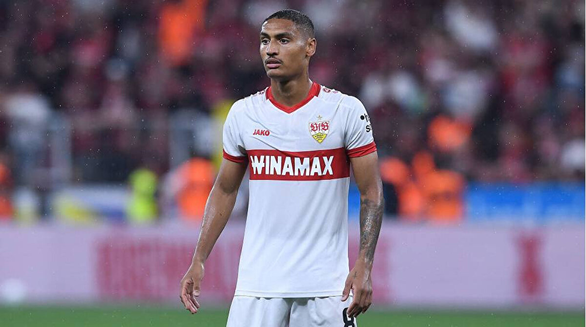 Haberde Galatasaray'ın 23 yaşındaki on numaranın menajeri ile görüşmelere başladığı belirtildi.<br><br><br>