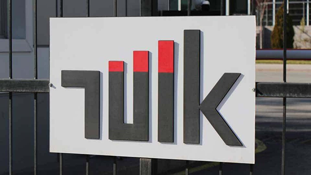 İlk işe giriş süresi en kısa olan bölümler<br><br>Lisans mezunlarının ortalama ilk iş bulma süresi 14,4 ay olarak hesaplandı. Ancak bazı bölümler bu sürenin çok altında:<br><br>Dil ve Konuşma Terapisi – 2,2 ay<br><br>Tıp – 4,1 ay<br><br>Özel Eğitim Öğretmenliği – 4,3 ay<br><br>Eczacılık – 5,1 ay<br><br>Ebelik – 7,6 ay