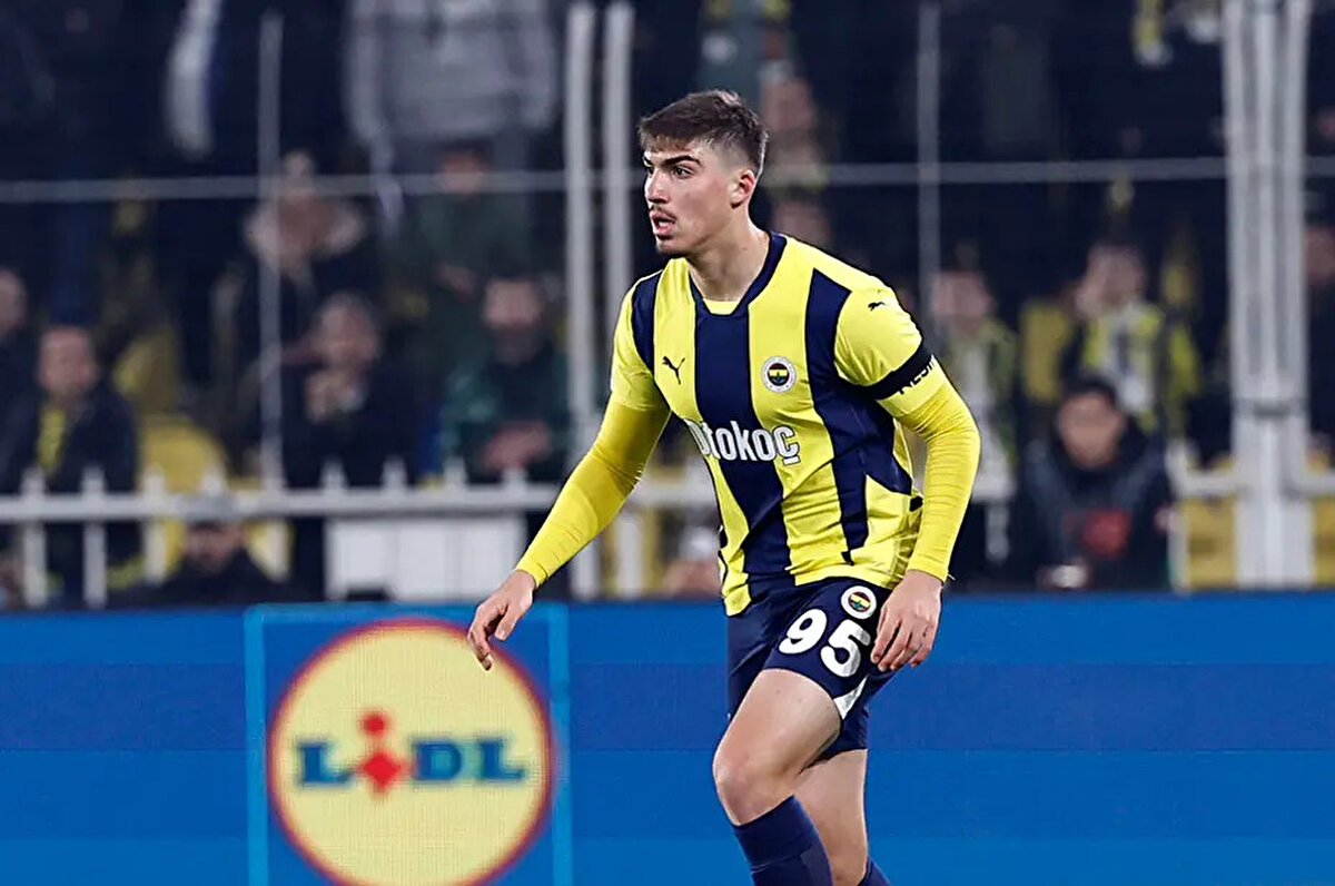 Sarı lacivertlilerin 19 yaşındaki futbolcusuyla Bologna ciddi şekilde ilgilenirken, İtalyan ekibinin resmi teklif hazırlığında olduğu belirtildi.<br><br>