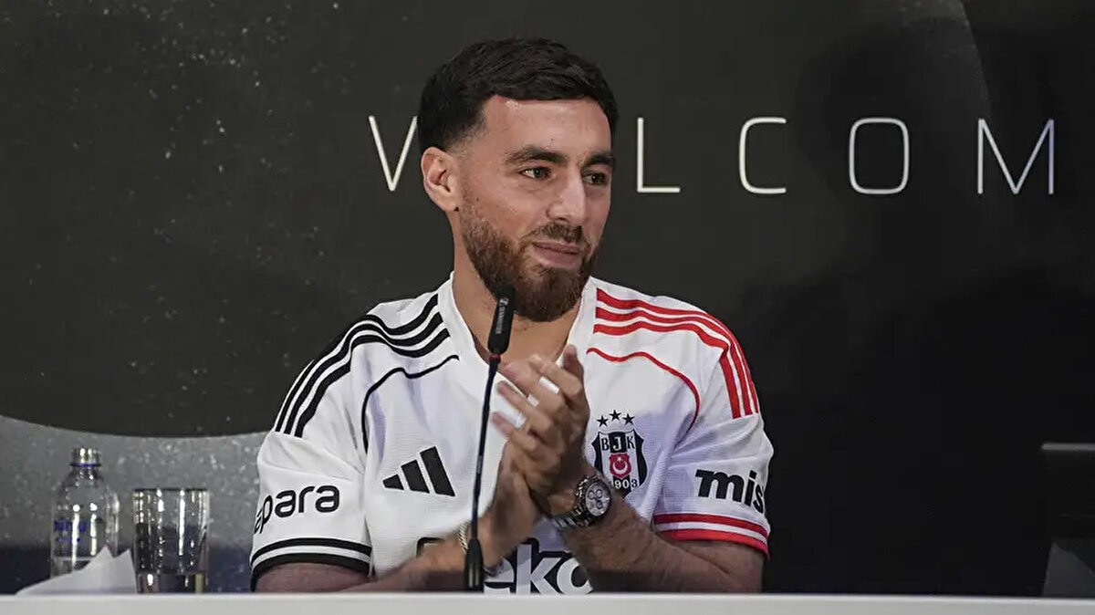 Kendi evimde maça çıkacağım için çok heyecanlıyım. Maç için sahaya çıktığında, futbola konsantre olunca daha kolay olacaktır. Taraftarlarımızı bekliyoruz. Desteğe ihtiyacımız var. Full olacak, eminim. Çok güzel bir gün beni bekliyor.<br><br>