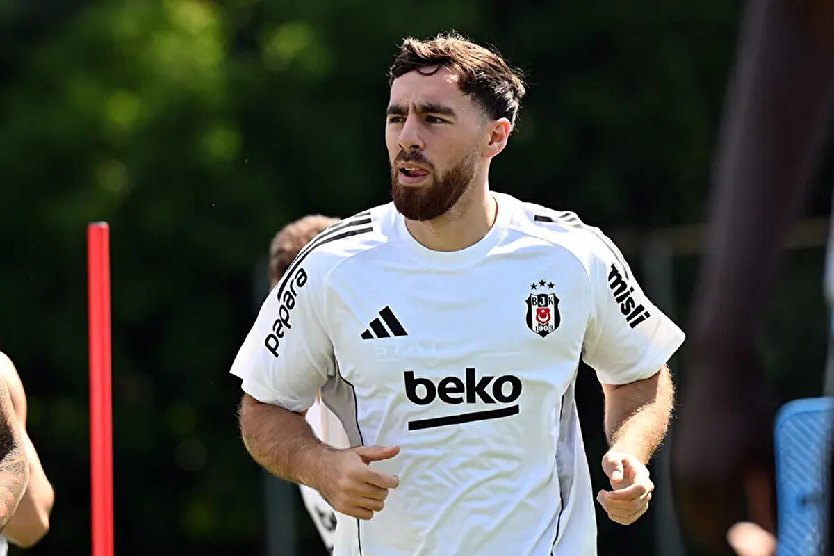 "Yarın zor bir maç bizi bekliyor. Kısa da olsa takıma katıldım. İlk deneyimlerim gayet güzel, iyi hazırlandık. Fiziksel ve taktiksel olarak maça iyi hazırlandığımızı düşünüyorum. Yarını bekliyoruz. Hazırlık maçları böyle geçer. Ona bir ağırlık vermemek gerek. Şimdiden başlayacak her şey. Zor bir maç bizi bekliyor. Kendimize güveniyoruz. İnşallah güzel bir sonuçla diğer maça gitmek istiyoruz. <br><br>