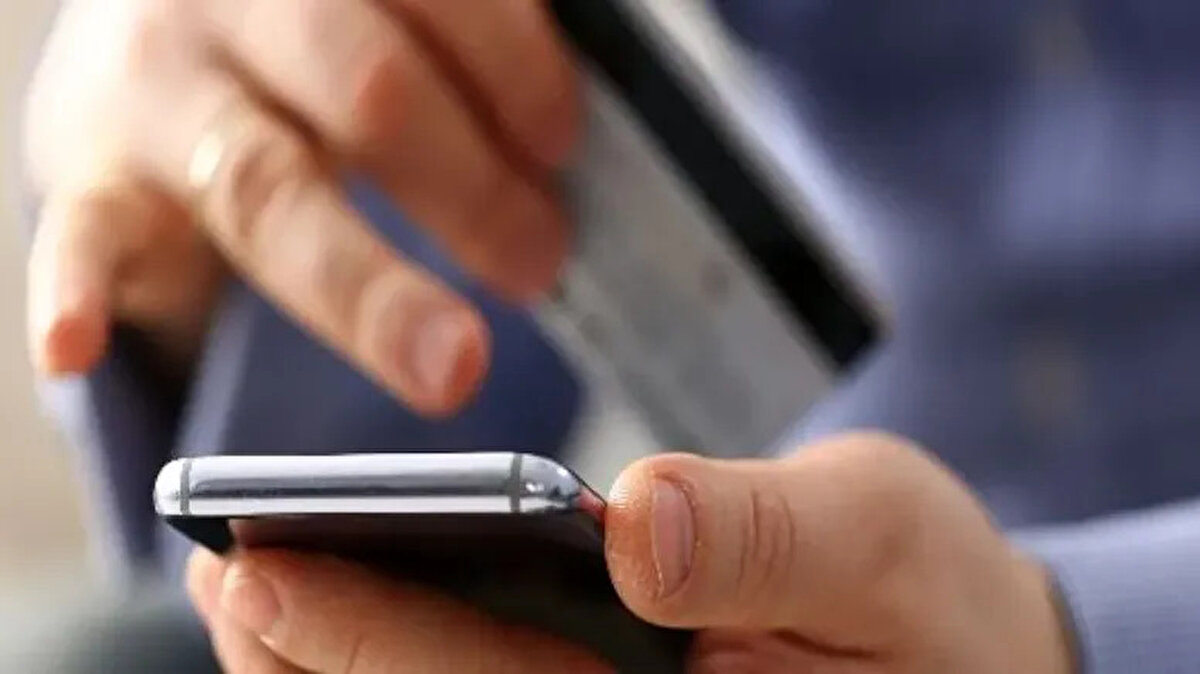 FAST ve havalede otomatik ret uygulanacak<br>EFT ve SWIFT işlemleri için 90 günlük geçiş süreci tanınsa da FAST ve havale işlemlerinde bu durum geçerli değil. Yanlış IBAN girilmesi halinde sistem, işlemi anında reddedecek. Bu nedenle özellikle mobil ödemelerde dikkatli olunması gerekiyor.