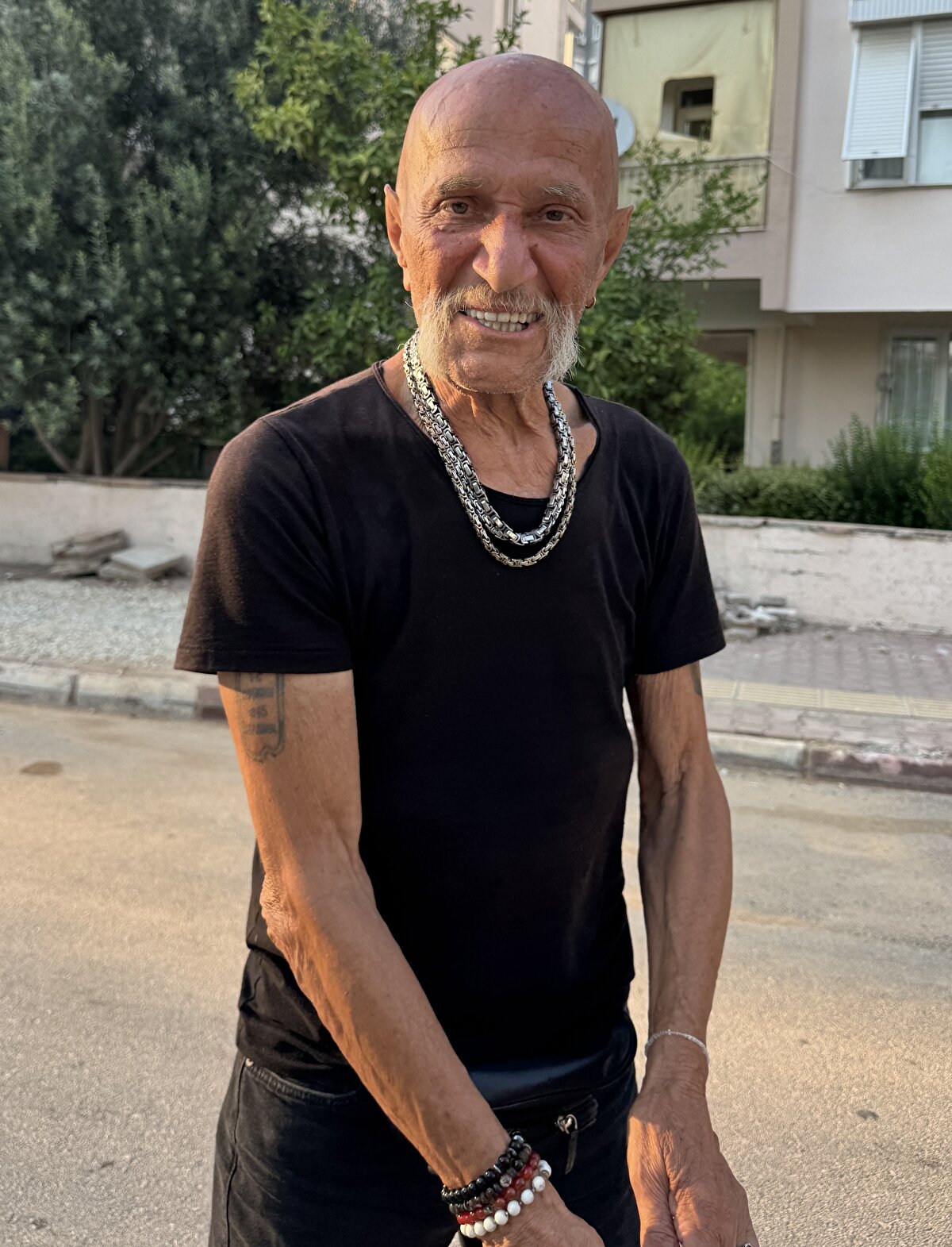 En son oynadığı "Mitoloji Mafyası" komedi filminin vizyona girmesini dört gözle bekleyen Göğen, zaman zaman basında sağlığının kötü olduğu, hastaneye kaldırıldığı yönünde çıkan haberlere tepki gösteriyor.<br><br>Göğen, 7 yıl önce aort ameliyatı sonrası çekilen fotoğrafının yeniymiş gibi servis edilerek, sağlığıyla ilgili olumsuz haberlerin basında yer aldığını söyledi.