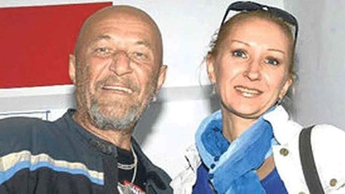 Göğen, en son "Mitoloji Mafyası" komedi filminde oynadığına değinerek, çekimlerin Çanakkale'nin Geyikli beldesinde çekildiğini anlattı.<br><br>Filmin çok güzel olduğunu kaydeden Göğen, "Dağlarda, tepelerde antik yerlerde çalıştığımız için orada sıcaklık sıfırın altında 15 dereceye kadar düşüyordu. Bereket tanrısı, Alaaddin'in lambasından çıkan cini oynuyorum. Çekimlerden sonra zatürre oldum. O film sezona hazırlanıyor. Muhteşem oyuncular var. Adamım Nuri Alço da var." ifadelerini kullandı.<br><br>Göğen, kendisi gibi kötü adam rollerinde oynayan sinema sanatçısı Nuri Alço ile 48 senedir birlikte çalıştıklarını, en yakın arkadaşı olduğunu söyledi.