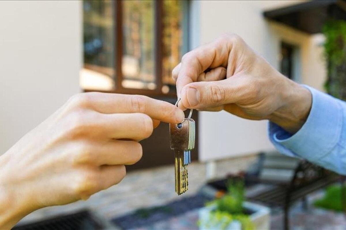 Sistemin sunduğu avantajlar arasında:<br><br>Peşinat ve kredi gerektirmemesi<br><br>Tapu işlemleriyle uğraşmadan yatırım yapılabilmesi<br><br>Borsada işlem görebilmesi sayesinde alım-satım kolaylığı<br><br>Konut değer artışından pay alınabilmesi<br><br>yer alıyor.