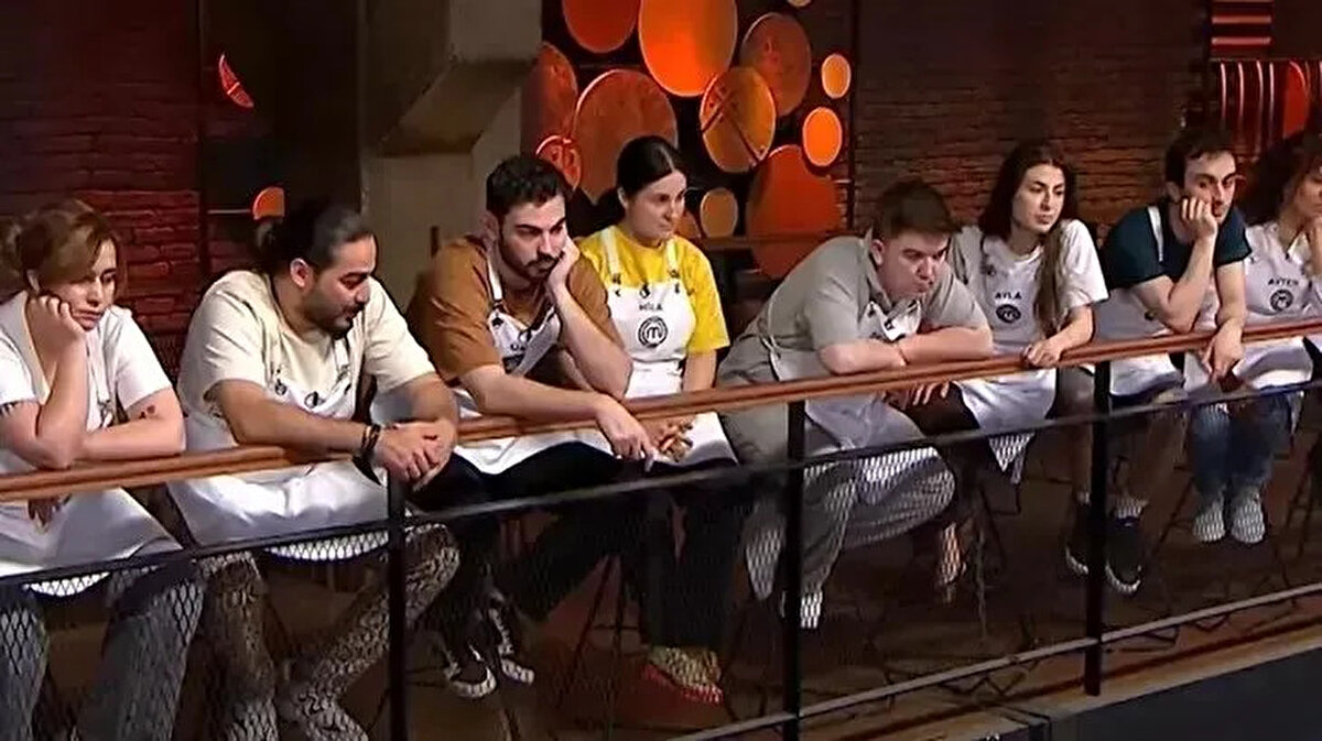 MasterChef yedekler listesi gündemde<br><br>Yarışmada finale doğru adım adım ilerlenirken, MasterChef yedekler listesi de sosyal medyada en çok konuşulan konular arasında yer aldı. Özellikle yedekten kadroya katılan yarışmacıların performansı ve şeflerin değerlendirmeleri izleyicilerden tam not aldı.