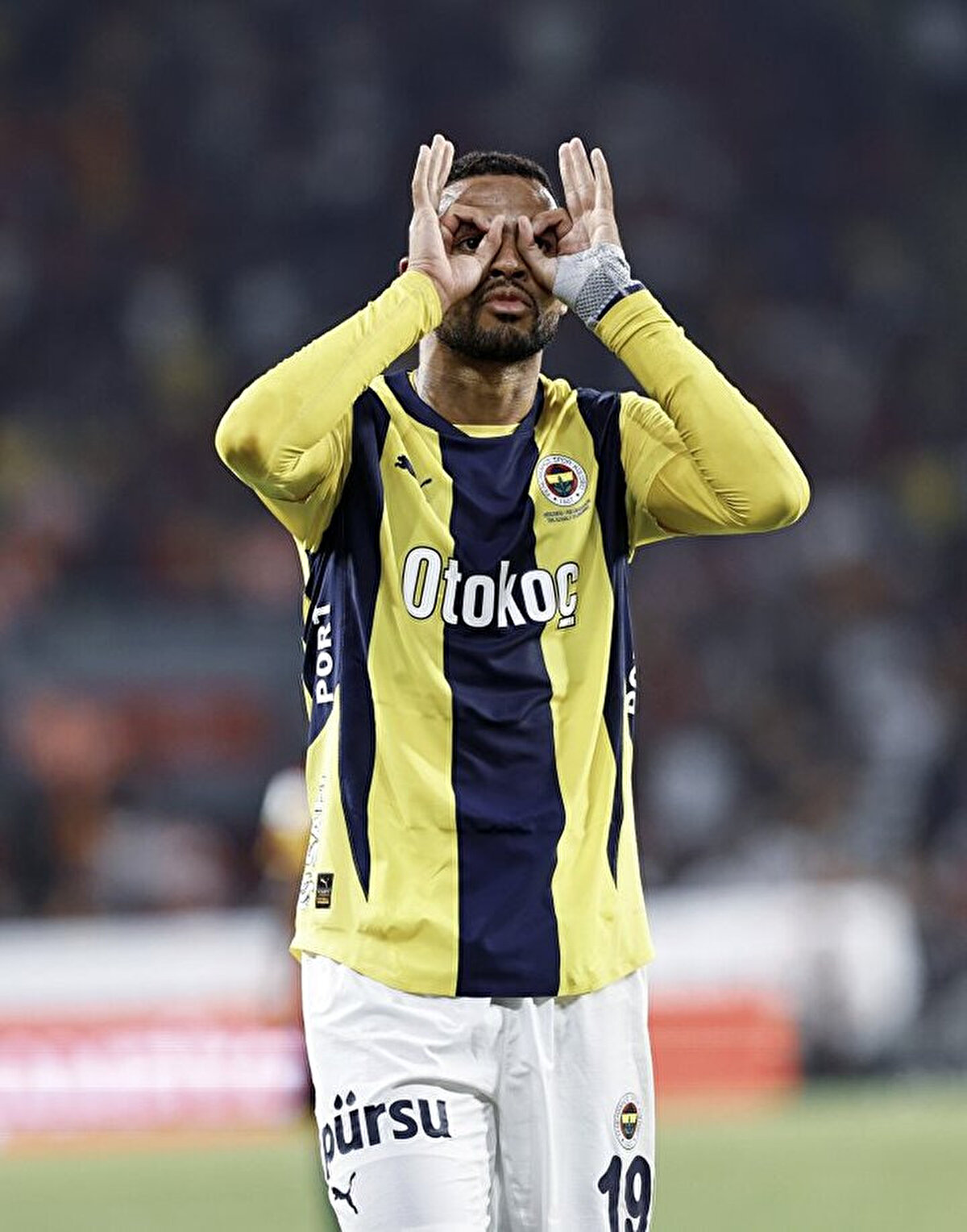 Fenerbahçe'de takımdaki geleceği merak edilen isimler arasında yer alan Faslı golcü En-Nesyri konusunda sıcak gelişmeler yaşanıyor.<br><br>