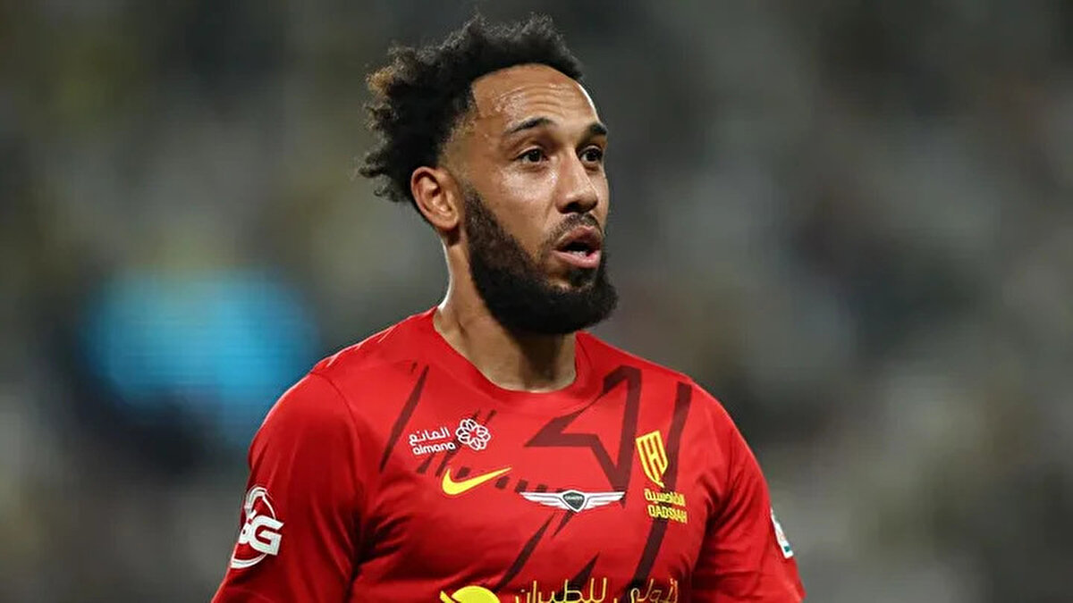 Al Qadsiah'ın, forvet hattında Aubameyang'ın ayrılmasının ardından doğan boşluğu En-Nesyri ile doldurmayı planladığı ifade edildi.<br><br>