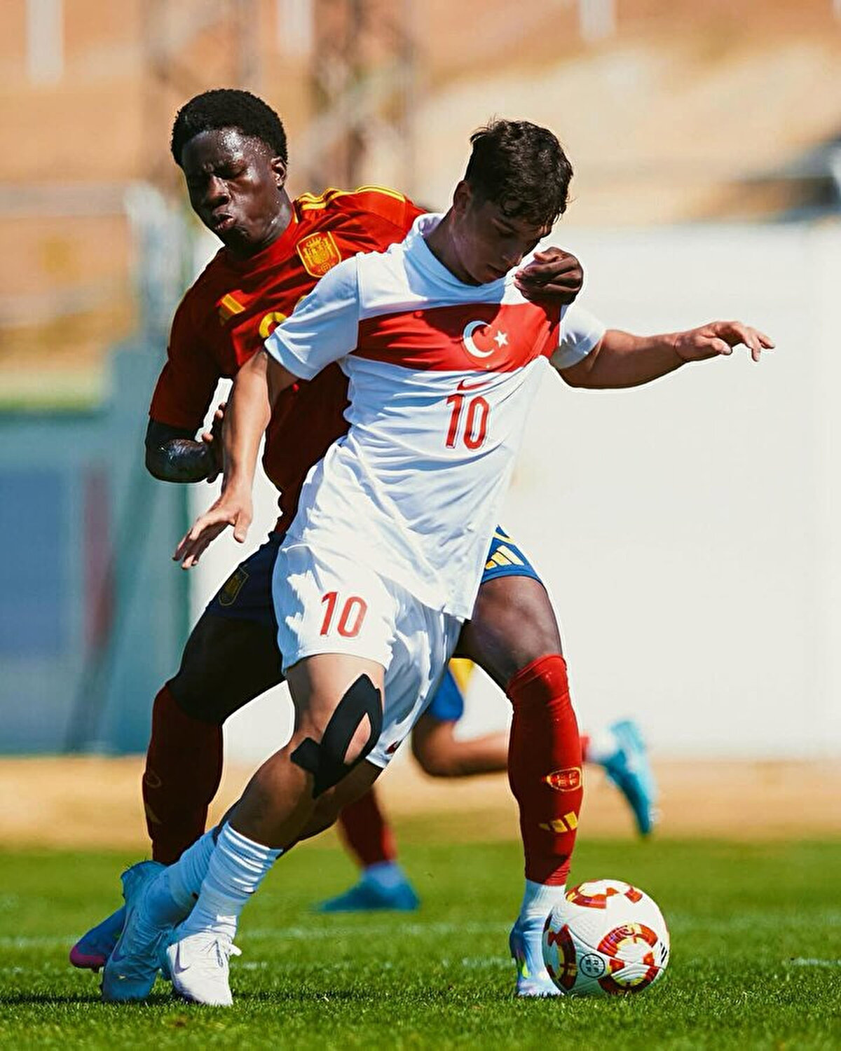 Sarı kırmızılılar, 16 yaşındaki yıldız adayı Hasan Yakub İlçin'in transferi için anlaşma sağladı.<br><br>