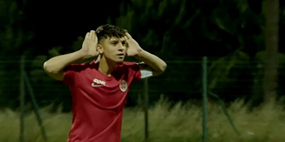 Antalyaspor'da A takımla idmanlara çıkan Hasan Yakub İlçin, geçen sezon Süper Lig'de Eyüpspor ve Trabzonspor maçlarında oynamıştı.<br><br>