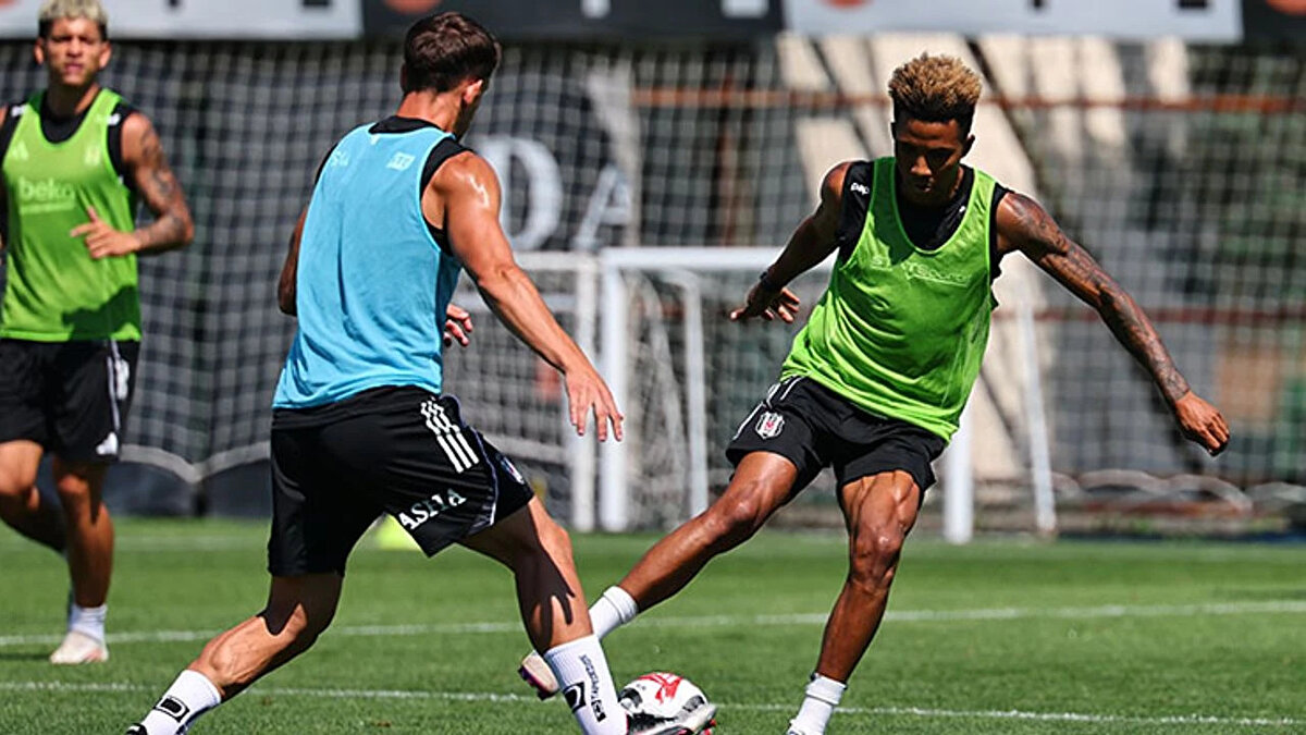 Taraftarlar yeni transferleri merakla bekliyor<br><br>Beşiktaş'ta üç yeni transfer, teknik direktör Ole Gunnar Solskjaer'in şans vermesi durumunda Shakhtar Donetsk karşısında ilk resmi maçlarına çıkacak.