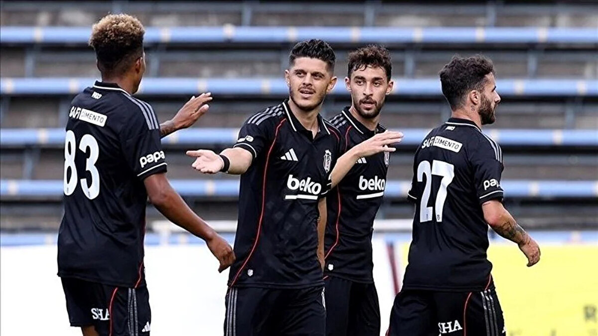 Beşiktaş'ın rakip hocası Arda Turan<br><br>UEFA Avrupa Ligi 2. eleme turunda siyah-beyazlı takımın karşılaşacağı Shakhtar Donetsk'i Türk antrenör Arda Turan çalıştırıyor.<br><br>2023 ile 2025 yıllarında Eyüpspor'da görev yapan 38 yaşındaki teknik adam, yeni sezonda Ukrayna temsilcisinin başına geçti.<br><br>İstanbul ekibi, Arda Turan yönetiminde geçen sezonu 53 puanla 6. sırada tamamlamıştı.