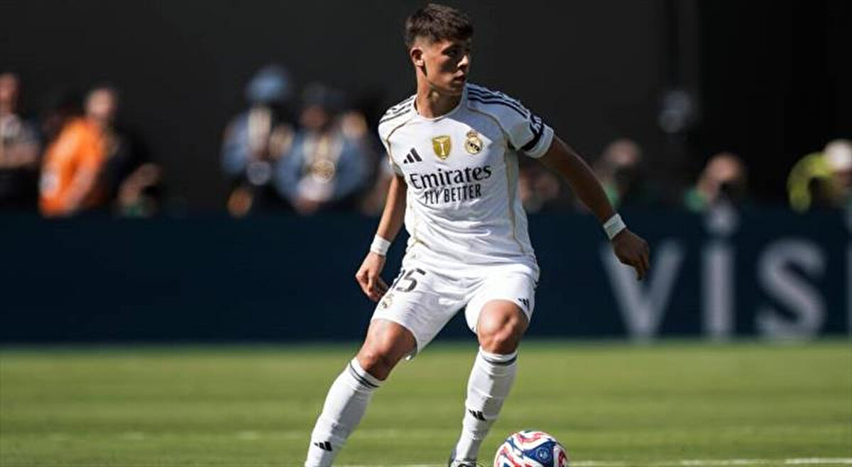  Şu an 15 numara ile sahaya çıkan genç oyuncunun yeni sezonda hangi numarayla sahada olacağı ise merak konusu.