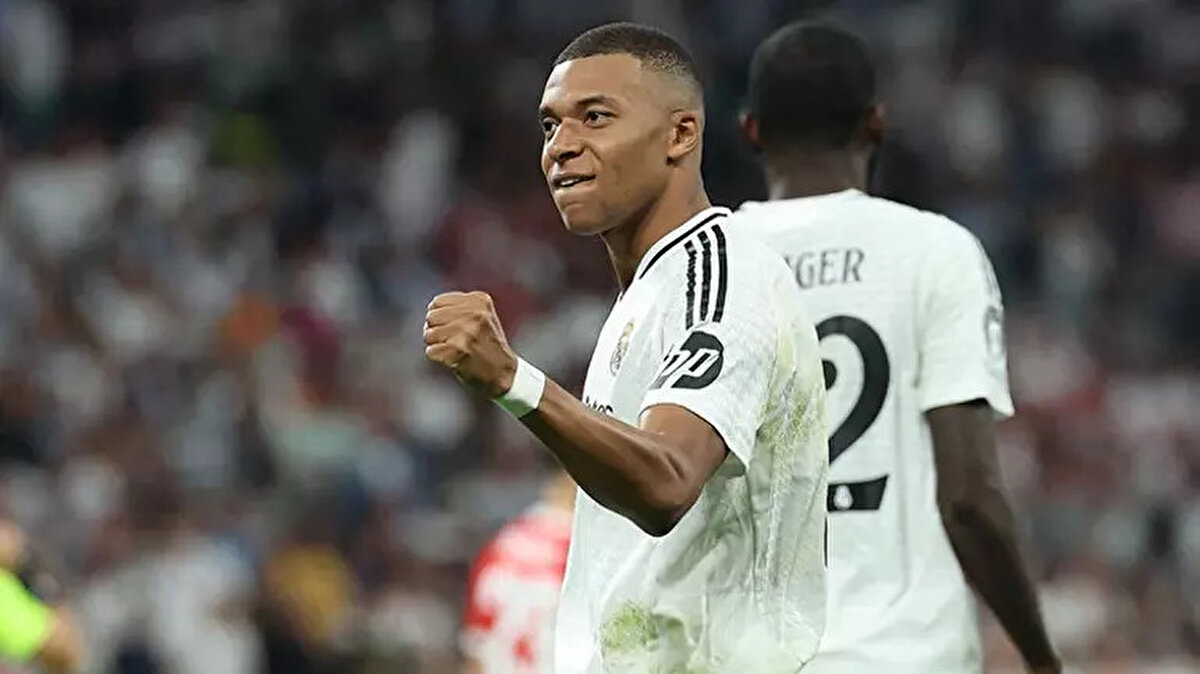 L'Equipe'in haberine göre; Modric'in ayrılığıyla boşalan 10 numaralı formayı Kylian Mbappe devralacak. Fransız yıldız, gelecek sezondan itibaren Real Madrid'de bu ikonik numarayla sahaya çıkacak.<br><br>