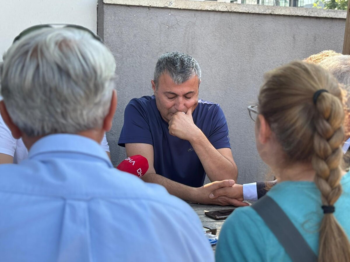 "Gülen yüzüyle kaldı"<br>Olayı duyunca Eskişehir’e gittiğini belirten Gürsel Arslan, "Arkadaşlarıyla ters rüzgarda kalmış. Dumandan zehirlenmiş. Ondan sonra da yanmış. Doktorlar göstermedi, gülen yüzüyle kaldı" diye konuştu.