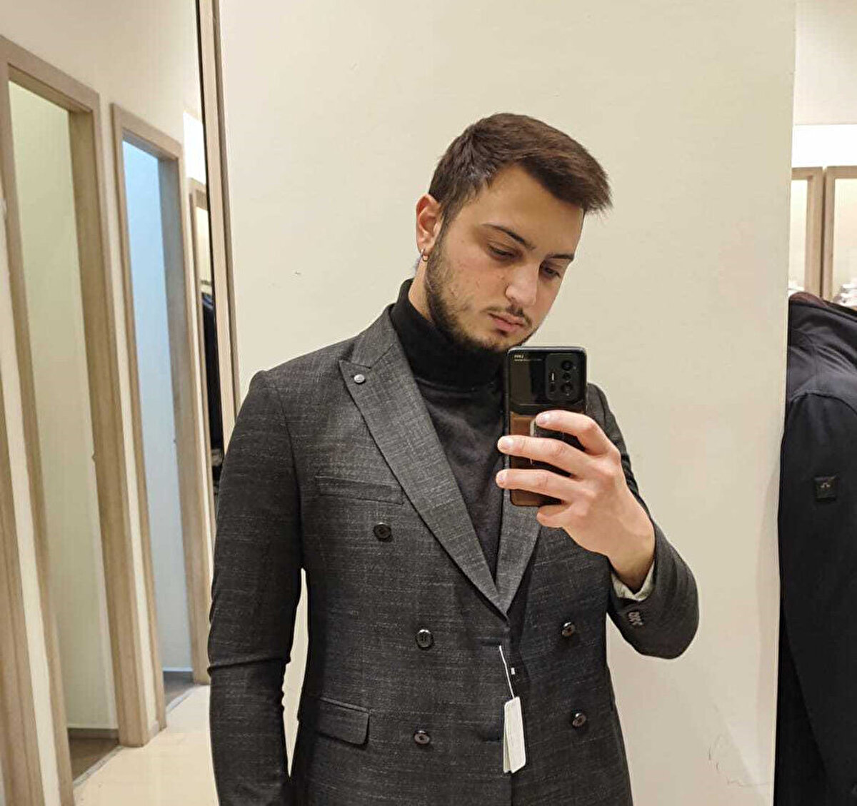 Oğlunun doğayla iç içe olduğunu belirten Gürsel Arslan, "Biraz önce Valimiz aradı, Mamak Belediye Başkanı yanımızdaydı. Ben onlardan yer istiyorum sadece. Versinler, ben kendi çabamla ağaçlandırmak istiyorum. Oğlumun adını koymak istiyorum. Diğer arkadaşlarıyla birlikte hep beraber hatıra ormanı istiyorum yakın bir yere" dedi.