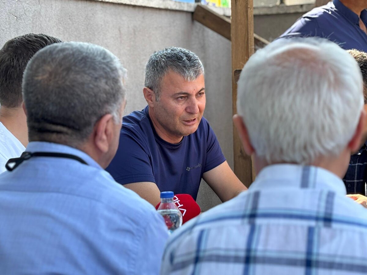 Gürsel Arslan, yangın sırasında akşam 22.30 sıralarında oğlunu telefonla aradığını, ulaşamayınca da 'Eren beni acil arar mısın?' diye mesaj gönderdiğini, ancak cevap alamadığını söyledi.