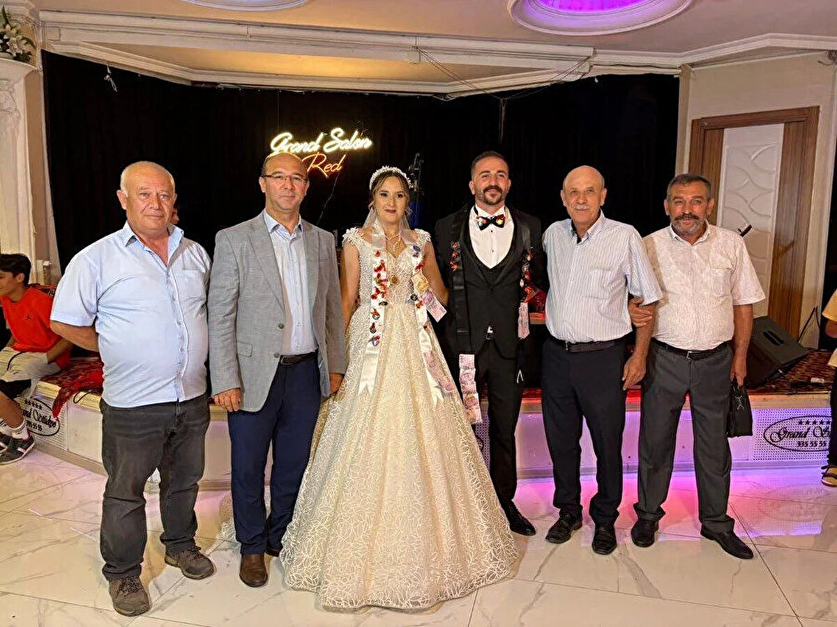 Yeni evlenmişti<br><br>Yangında hayatını kaybeden Tolunay Kocaman'ın 14 Temmuz'da evlendiği öğrenildi.<br><br>Seyitgazi ilçesinin Kümbet Mahallesi'nden olan Kocaman'ın vefatı büyük üzüntüye sebep oldu.