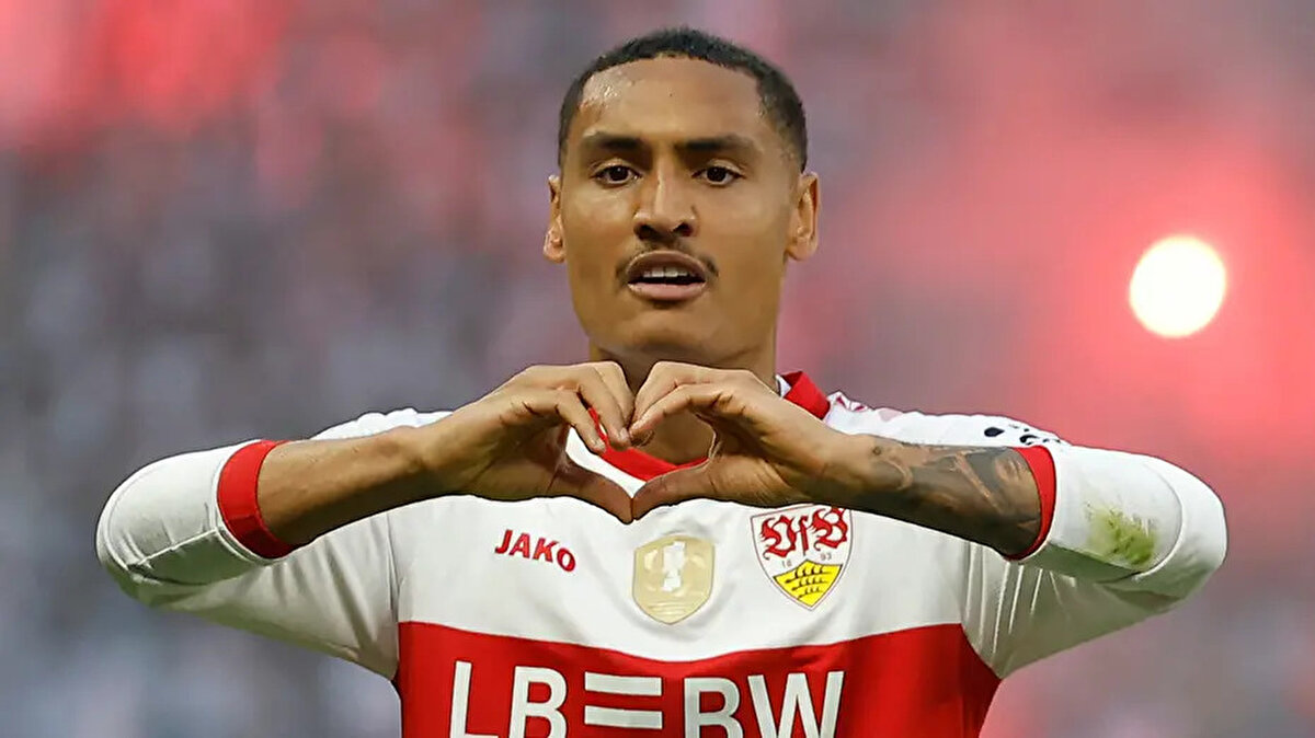 Ancak sözleşmesinde 20 milyon euroluk serbest kalma maddesi bulunduğu iddia edilen ve kariyerinde yeni bir sayfa açmak isteyen 23 yaşındaki oyuncuyla ilgilenen tek takım Galatasaray değil.<br><br>