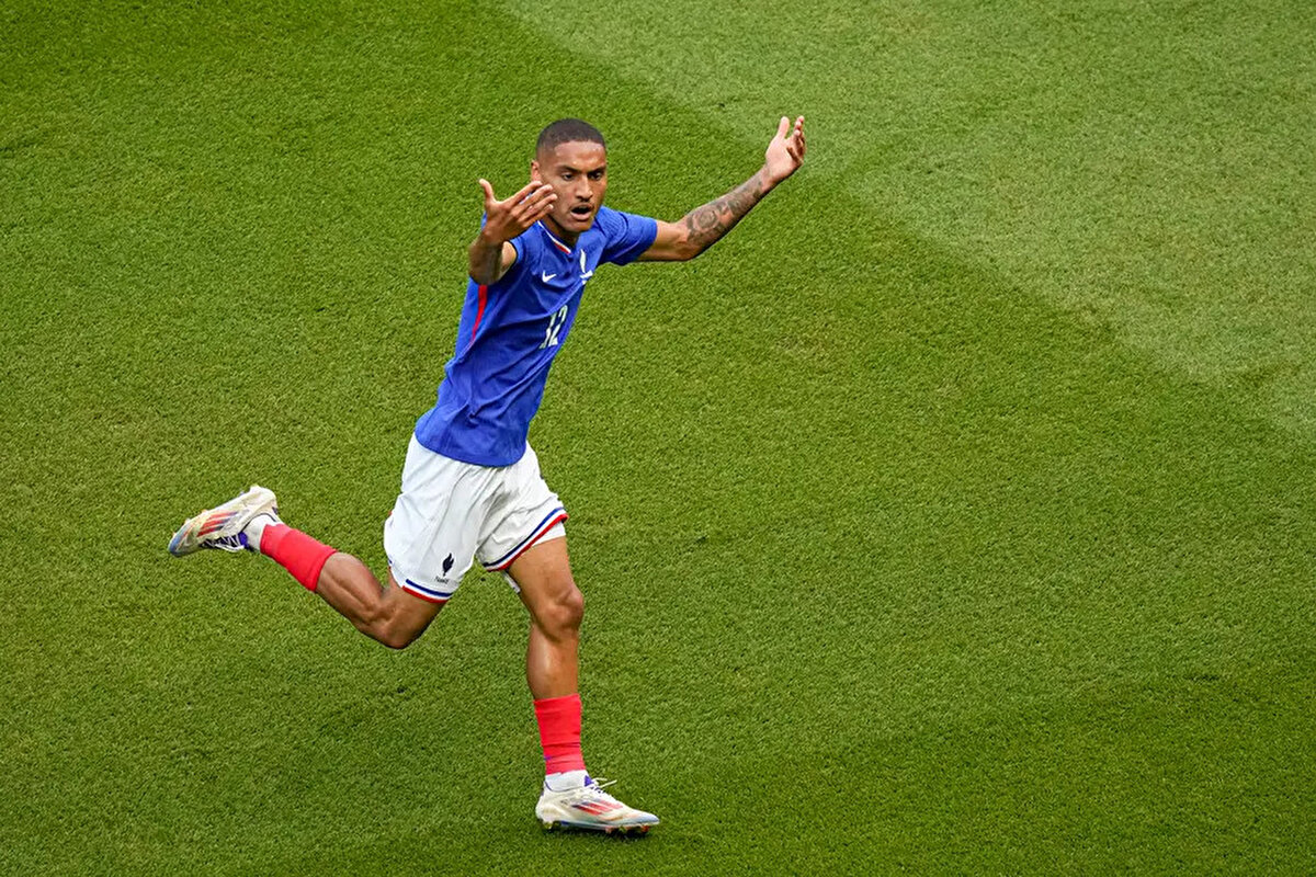 Alman takımında 2021 yılından bu yana forma giyen ve geride kalan sezonda 43 maçta 12 gol, 8 asistlik skor katkısıyla dikkat çeken Millot'nun Stuttgart'tan ayrılmasına kesin gözüyle bakılıyor.<br><br>