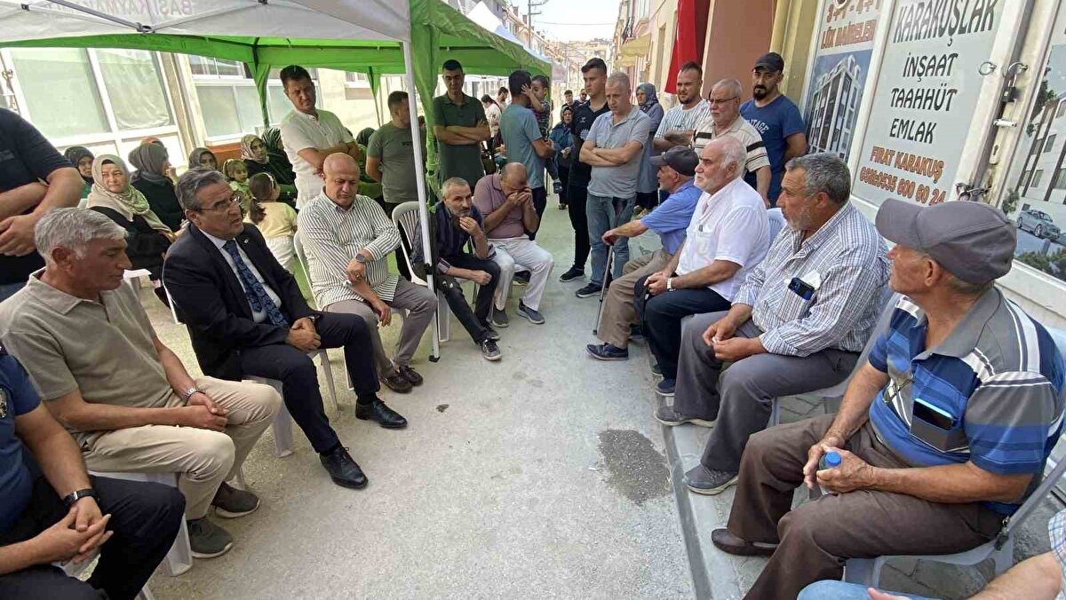 Mihalıççık ilçesinde çalıştığı ve görevlendirme ile Seyitgazi’ye gittiği öğrenilen Eyüp Dereli’nin cenazesinin ikindi namazını müteakip Reşadiye Camii’nden kaldırılacağı öğrenildi.