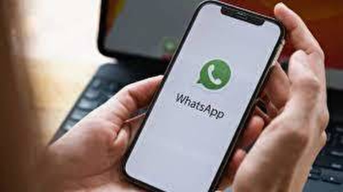WhatsApp zaman ayarlı hakkında özelliği ne zaman geliyor?<br><br>WhatsApp'ın test aşamasındaki özellikleri genellikle uzun değerlendirme süreçlerinden geçiyor. Bu nedenle zaman ayarlı “Hakkında” özelliğinin ne zaman kararlı sürüme geçeceği konusunda net bir tarih bulunmuyor. Ancak testlerin başlamış olması, özelliğin yakın zamanda resmî olarak sunulabileceğine işaret ediyor.