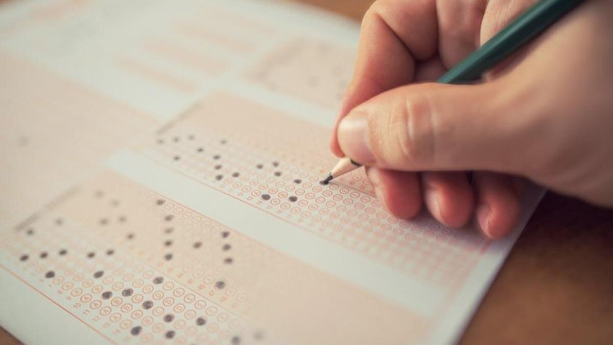 YKS Tercih Dönemi Ne Zaman?<br><br>ÖSYM’nin duyurusuna göre YKS 2025 tercihleri 30 Temmuz - 11 Ağustos 2025 tarihleri arasında yapılacak. Bu süreçte adaylar, geçtiğimiz yılın yerleştirme puanlarını ve başarı sıralamalarını baz alarak tercih listelerini oluşturacak.