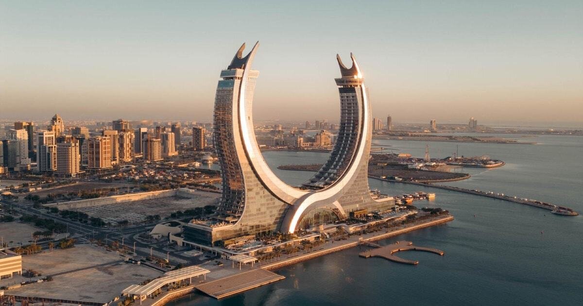 🥈 Doha, Katar – 532.28 Mbps<br><br>Başkent Doha, Katar’ın teknoloji yatırımlarının en görünür sonuçlarından biri.<br>