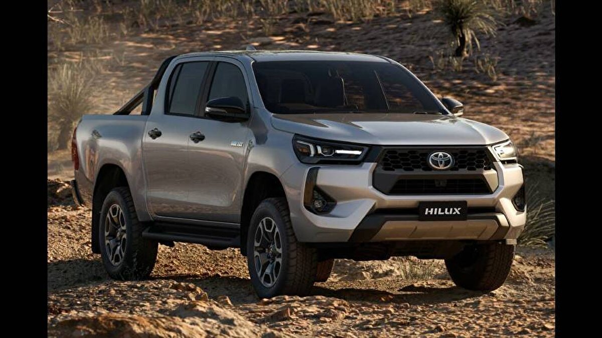 Toyota Hilux<br><br>Başlangıç paketi mevcut fiyatı 2 milyon 69 bin lira, yüzde 50 ÖTV'li hali 2 milyon 984 bin 133 lira,<br>Tam donanımlı modeli mevcut fiyatı 2 milyon 970 bin lira, yüzde 50 ÖTV'li hali 4 milyon 283 bin 652 lira.
