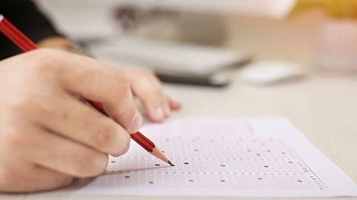 LGS tercih sürecinde öğrenciler, 2024 yılına ait taban ve tavan yüzdelik dilimleri e-Okul üzerinden inceleyerek, kendi yüzdelik dilimlerine uygun okulları belirleyebiliyor. Bu sayede daha bilinçli tercihler yapılması mümkün oluyor.