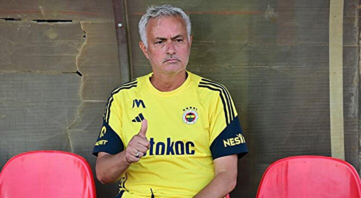 UEFA Şampiyonlar Ligi'ne 3. eleme turundan başlayacak Fenerbahçe, bu turda Hollanda'nın Feyenoord ekibiyle eşleşmişti.<br><br>