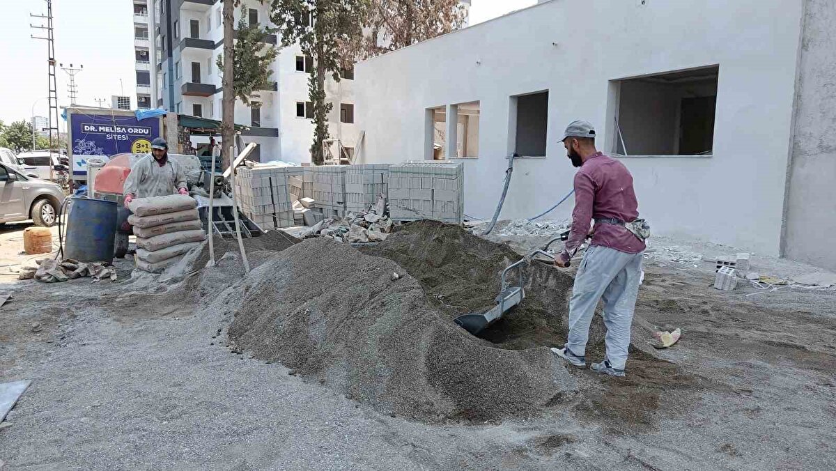 Çığlığın geldiği yere giden inaşaat işçisi , suda çırpınan 12 yaşındaki H.A’yı fark etti.Tereddüt etmeden kendini suya bırakan Güzel, canını hiçe sayarak çocuğu akıntıdan çekip çıkardı.