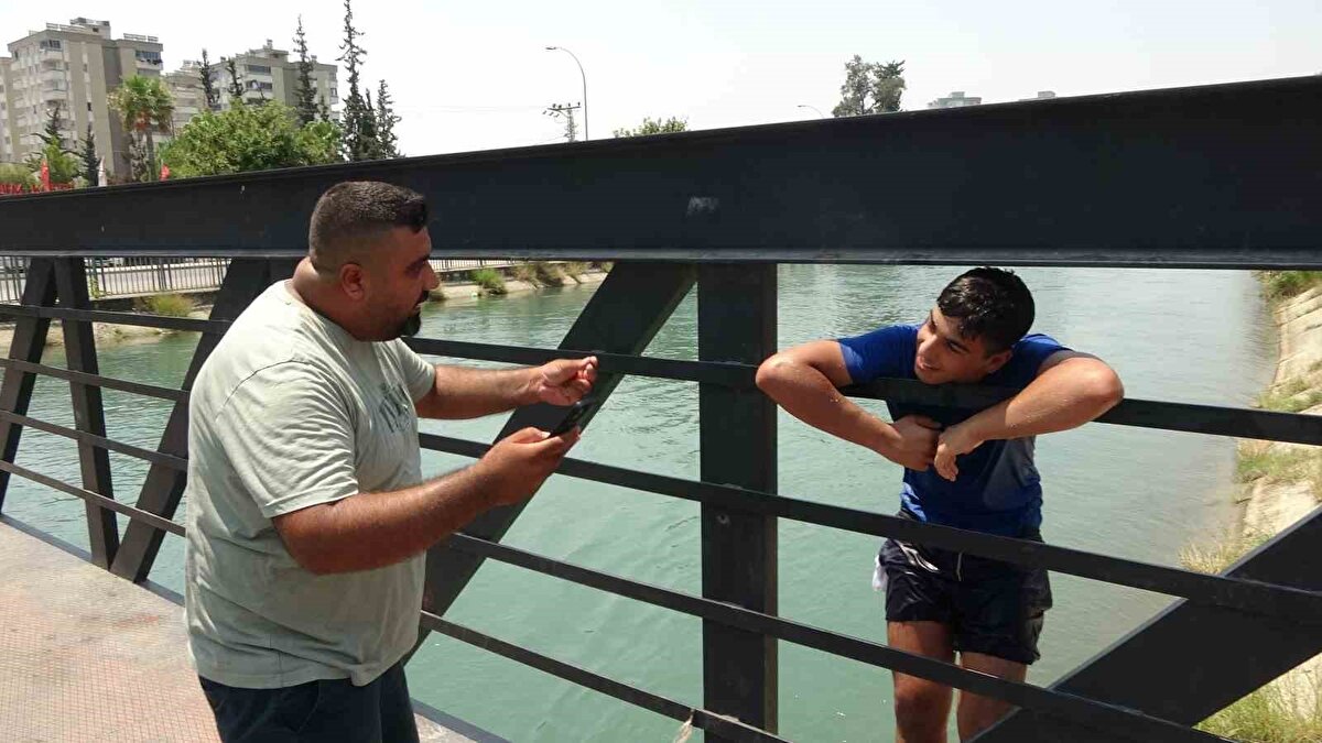 Arkadaşlar hortum attılar onun sayesinde dışarı çıktı. Kendi çocuğumuz olduğu için, can havliyle suyun içerisine atladım, bir can kurtaralım diye" dedi.<br>Sudan çıkarılan çocuğun sağlık durumunun iyi olduğu, korkuyla evine döndüğü öğrenildi.