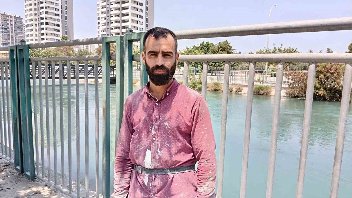 "Bir can kurtaralım diye suya atladım"<br><br>Yunus Güzel," Çalışıyorduk, çocuk boğuluyor diye bağırma sesleri duydum. Aşağı zıpladım, nasıl zıpladığımı bile hatırlamıyorum. Çocuğu yukarı kaldırdım, nefes almaya başladı.