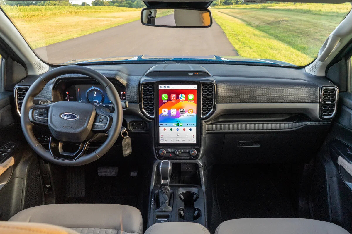 Ford Ranger başlangıç paketi, mevcut fiyatı 2 milyon 820 bin 200 TL iken, yeni ÖTV oranıyla fiyatı 4 milyon 67 bin 594 TL oldu.<br><br>Tam donanımlı Ford Ranger modeli ise 3 milyon 954 bin 100 TL’den 5 milyon 703 bin 27 TL’ye yükseldi.