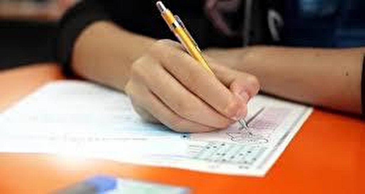 KPSS 20251 yerleştirme sonuçları nasıl sorgulanır?<br><br>Aşağıdaki adımları izleyerek KPSS tercih sonuçlarınızı kolayca öğrenebilirsiniz:<br><br>https:sonuc.osym.gov.tr adresine giriş yapın.<br><br>“T.C. Kimlik Numarası” ve “Aday Şifresi” bilgilerinizi girin.<br><br>“Sonuçlar” sayfasına tıklayarak KPSS 20251 yerleştirme bilginizi görüntüleyin.