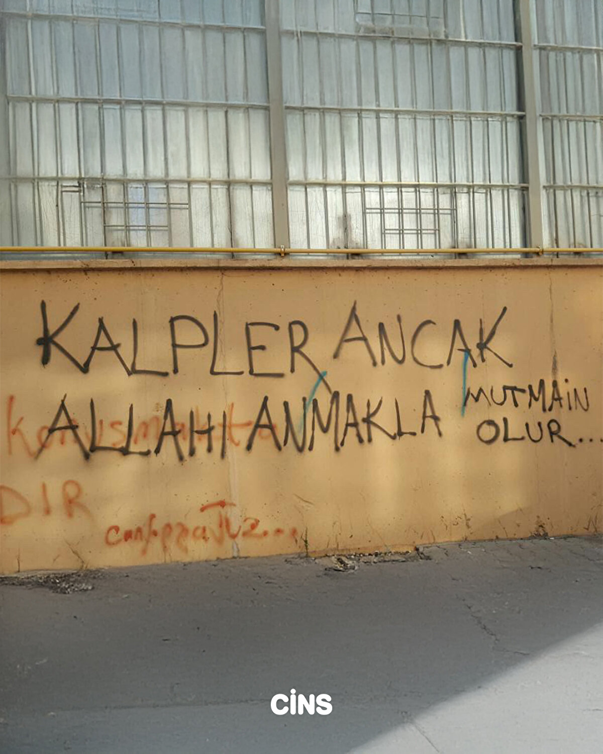 Kalpler ancak Allah'ı anmakla mutmain olur.