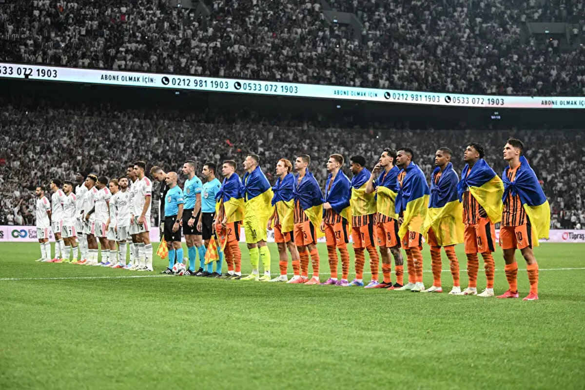 "Bugün bütün tehlikeli atakları oyunun yönünü değiştirdiler, 4'ünde gol buldular. Hepsi aynı tarz. Top Shakhtar'daydı. En dirençli orta sahanızla çıkacaksınız. Shakhtar, bireysel yetenekli bir takım."<br><br>