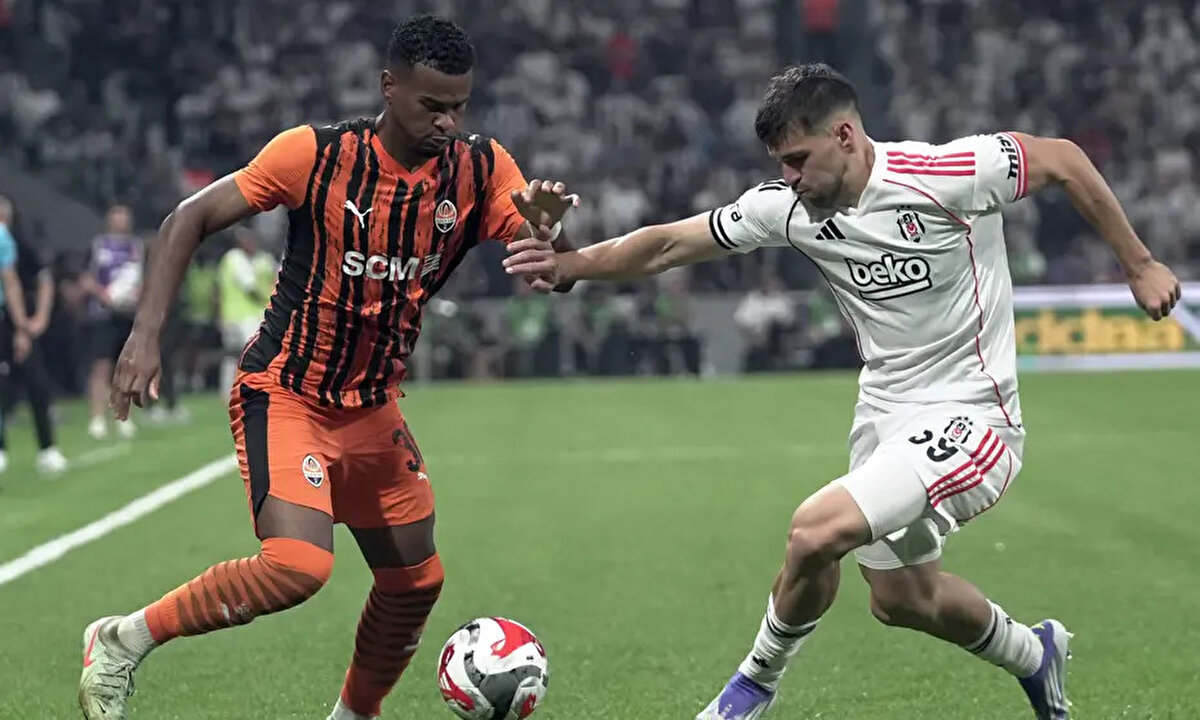 “Bu futbolcu grubuyla, bu istek arzuyla, bu teknik taktik anlayışla, bu teknik direktörün maça bu kadar çalışmamasıyla, dersine iyi çalışmamasıyla Beşiktaş deplasmanda ne yapabilir Arda Turan'lı Shakhtar Donetsk deplasmanında?”<br><br>