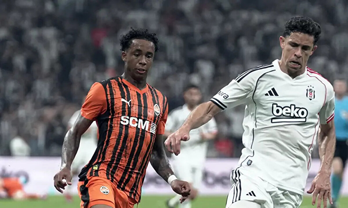 “Ne diyeceğimi bilmiyorum. Daha 7. dakikada bir taraftarın umudu bu kadar alınır ya! 7. dakikada iç sahada gol yiyorsun. 50. saniyede pozisyona girmişsin. Abraham topu aldı, Silva'ya verdi. 7. dakikada koskoca camianın, Beşiktaş taraftarının umutları varken, beklentileri varken 7 dakikada sildiler. Beşiktaş camiası için 'Bundan daha kötüsü olmaz' lafı yok. Bugün bundan daha kötüsünü gördük. 4 yıldır kasım ayında havlu atan Beşiktaş takımı bu sene temmuz ayında atmak istiyor.”<br><br>