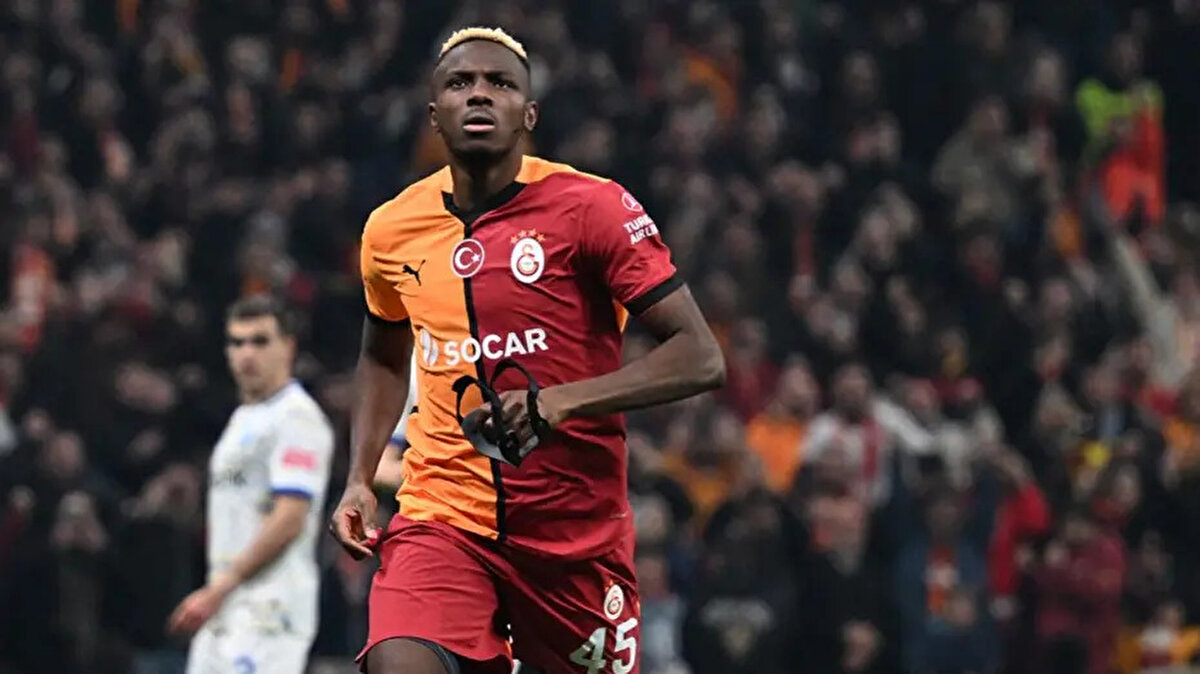 Victor Osimhen'le ilgili Dursun Özbek, “Osimhen Galatasaray'ı çok sevdi, çok katkı veren bir oyuncu. Transfer etmek için çabalarımız sürüyor. Onun transferi çok akıllı ve başarılı bir şekilde planladığımızı söylemeliyim.” dedi.<br><br>