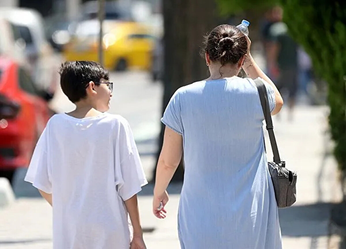 Meteoroloji Genel Müdürlüğü, birçok kentte sıcaklıkların 40 dereceyi geçeceğini belirtti.