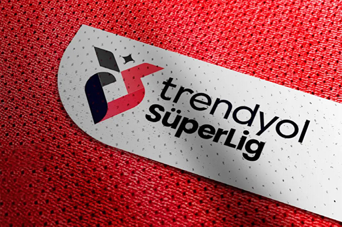  Süper Lig'de aktif olarak oynayan ve listenin zirvesinde yer alan isimse görenleri şaşırttı.