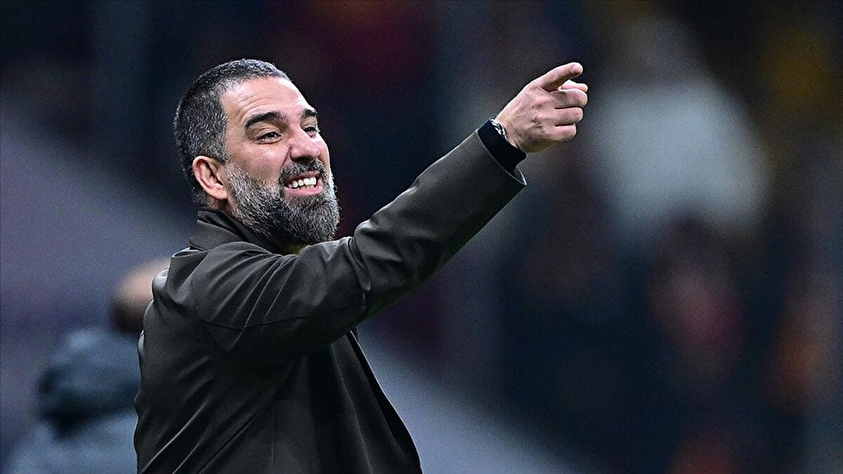 Beşiktaş yeni sezonun ilk resmi maçında Arda Turan'ın teknik direktörlüğünü yaptığı Shakhtar'la karşılaştı.