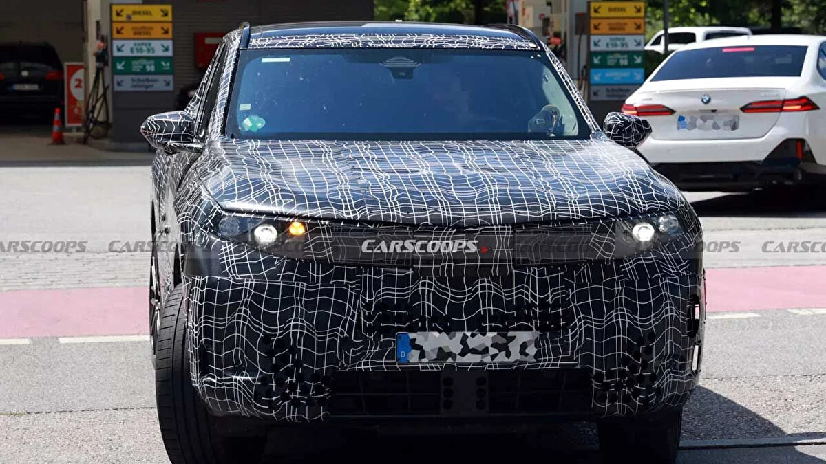 Daha önce BMW X5’in çok fazla dış mekan görüntüsü sızdırılmıştı. Ancak şimdi otomobil medyasından carscoops.com, yaklaşan X5’in iç mekan görüntülerine ulaştı ve büyük bir değişimi gözler önüne serdi.