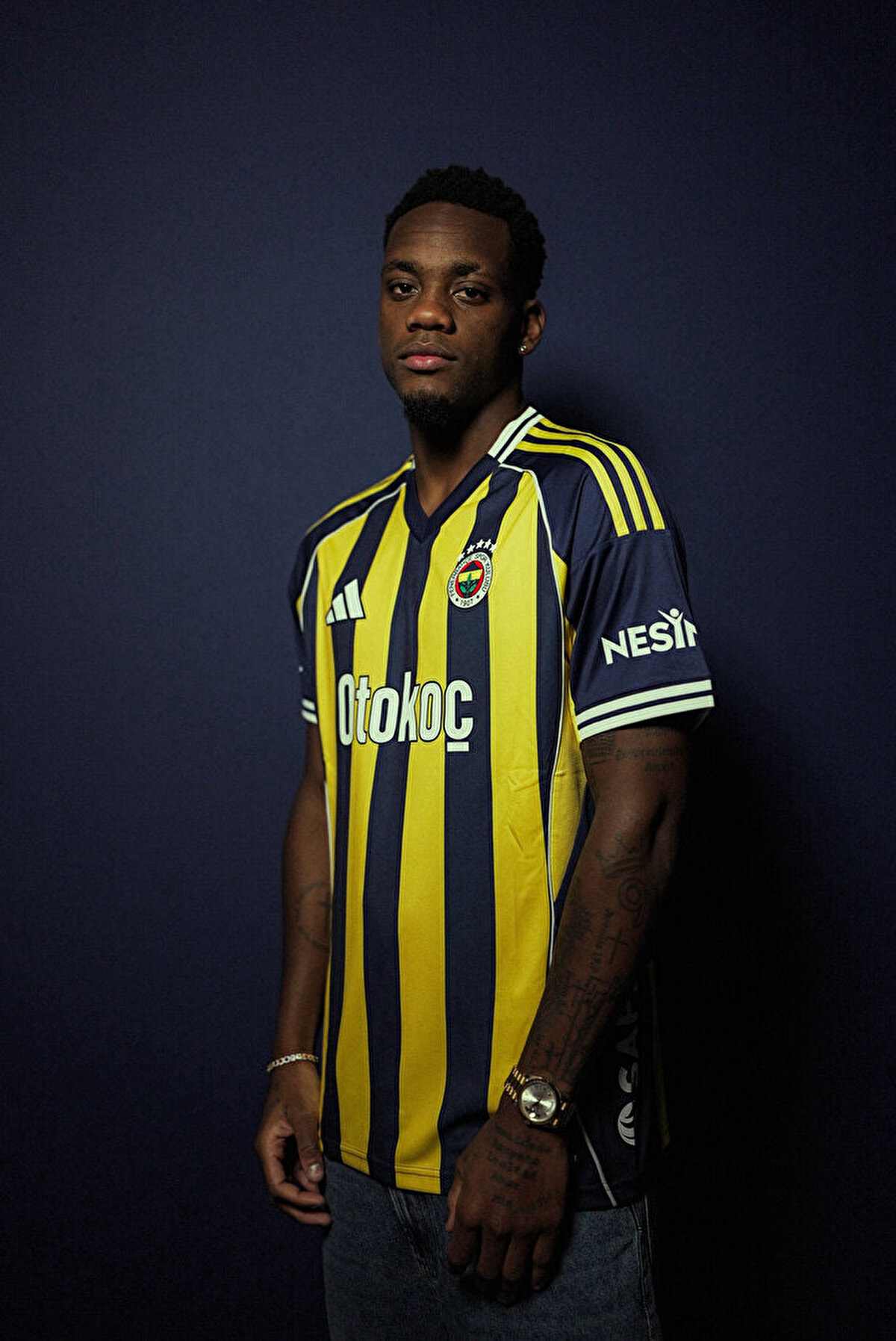 Jhon Duran, tanıtım videosunda Kurtlar Vadisi dizisindeki "Duran Emmi" karakterinin kullanılmasına ilişkin ise, "(Duran Emmi) Daha önce duymamıştım tabi ama geldiğim andan itibaren her gün insanlar bana bu şekilde hitap ediyorlar. Dolayısıyla ben de o dizi karakterini çok iyi bir şekilde biliyorum. Belirtmiş olduğum gibi bu benimle bağdaştığı için artık insanlar beni bu şekilde çağırıyor." şeklinde görüş belirtti.<br><br>