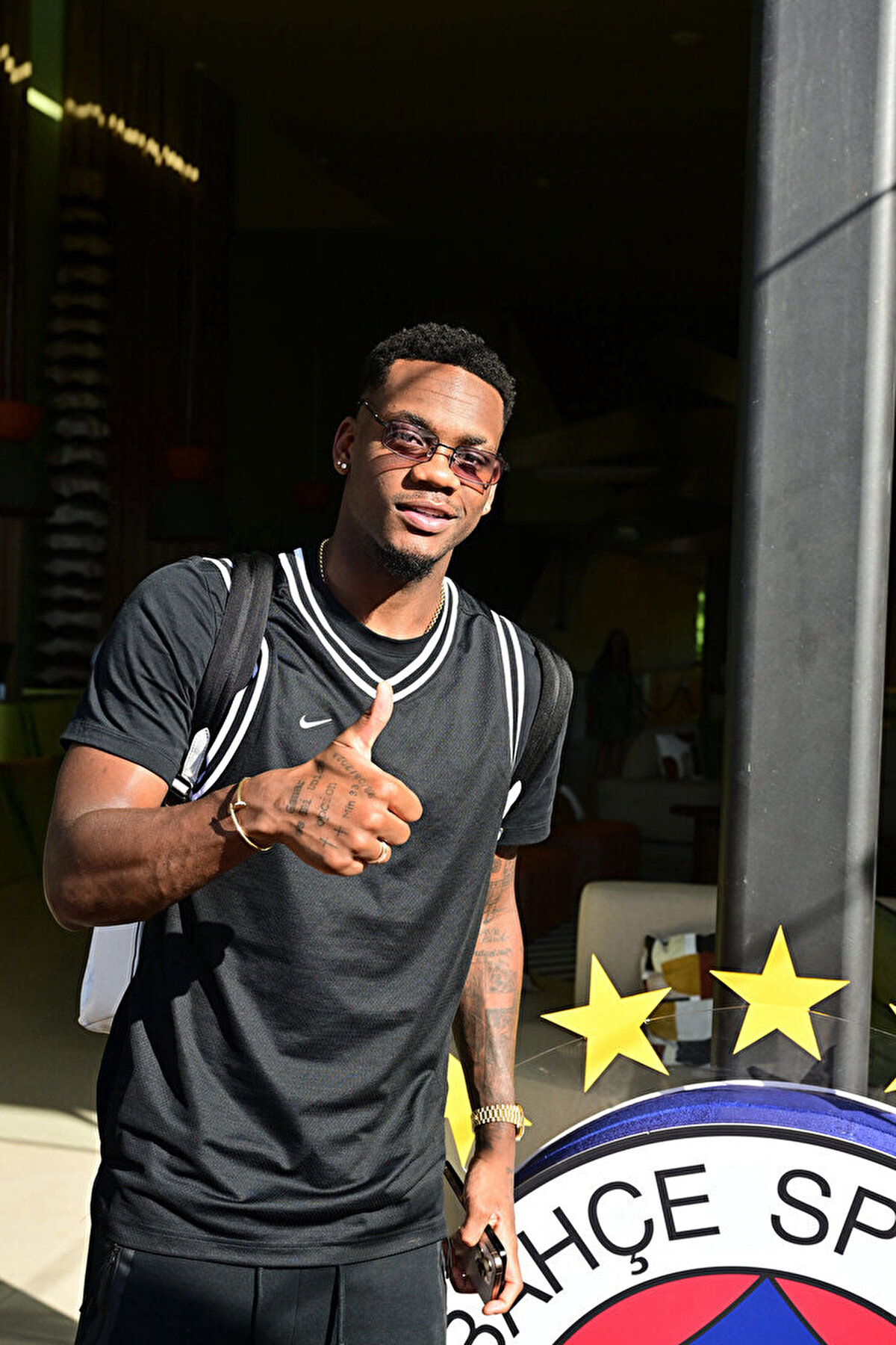 Jhon Duran, UEFA Şampiyonlar Ligi'nde oynamayı özlediğini dile getirdi.<br><br><br><br>Kulüp olarak lig aşamasına kalmayı amaçladıklarını anlatan Duran, "Şampiyonlar Ligi'nde oynamayı özledim. Bizler de kulüp olarak Şampiyonlar Ligi'nde olmak istiyoruz. O turnuvaya katılmak istiyoruz çünkü bana göre kulüpler bazındaki en önemli turnuva Şampiyonlar Ligi. Bizler de Şampiyonlar Ligi'nde olup, orada iyi bir imaj sergilemek istiyoruz." diye konuştu.